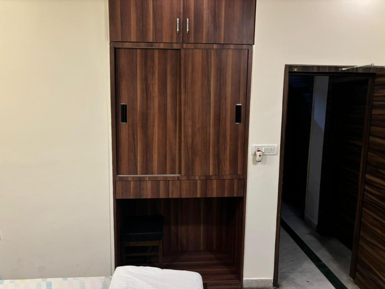 Om Sai Villa Guesthouse Kalkuta Zewnętrze zdjęcie