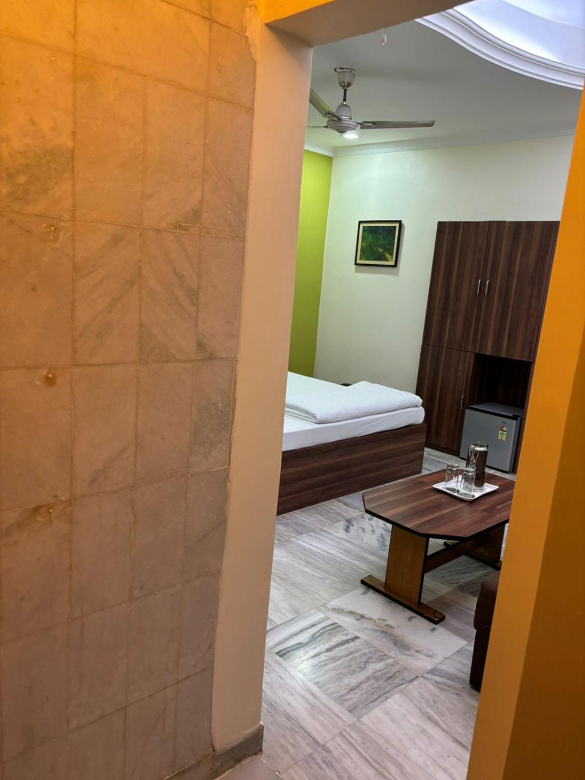 Om Sai Villa Guesthouse Kalkuta Zewnętrze zdjęcie